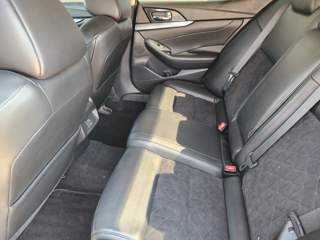Used 2018 Nissan Maxima SR w/ Midnight Edition FWD image 20