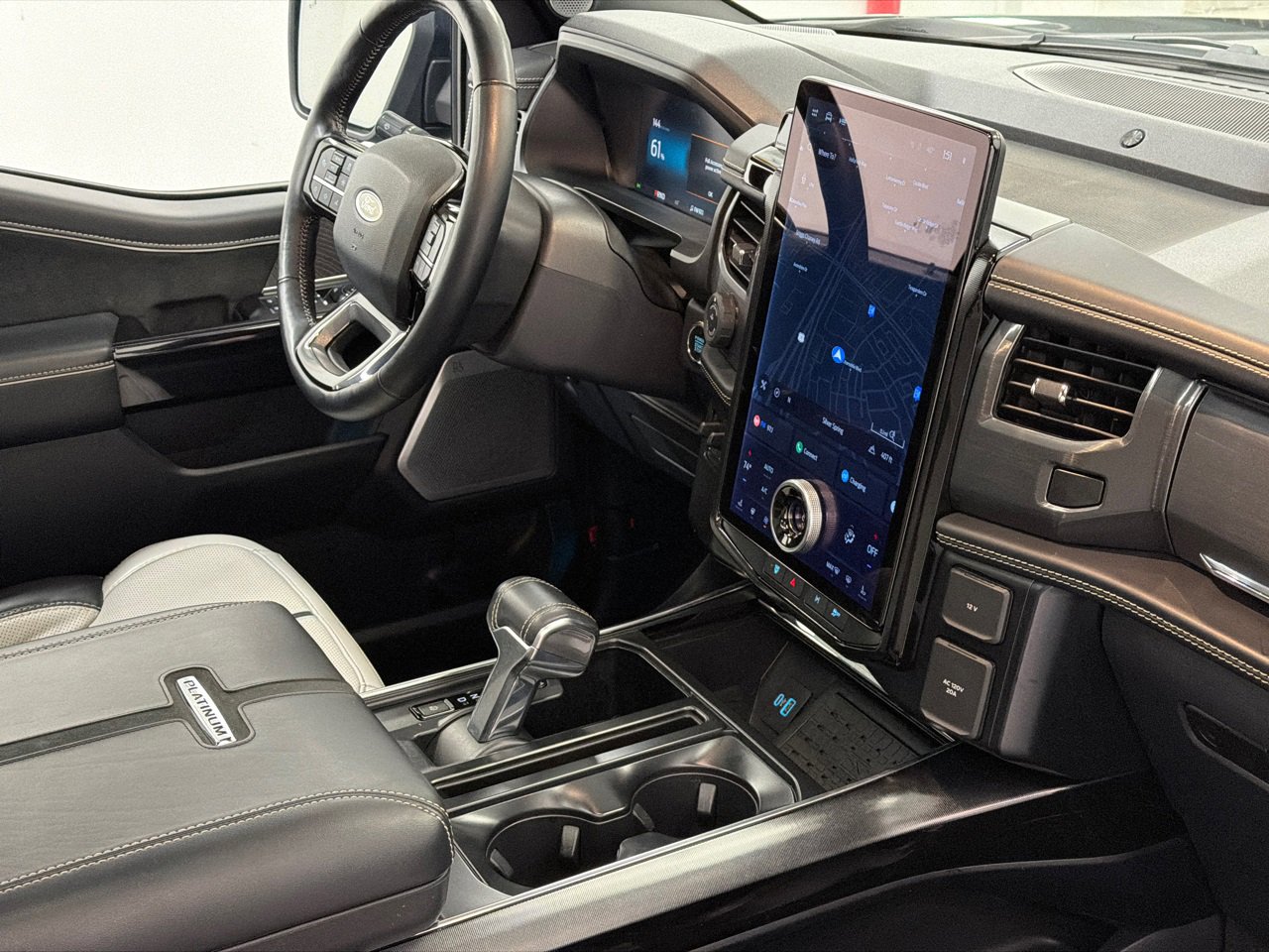 Used 2023 Ford F150 Lightning Platinum image 9