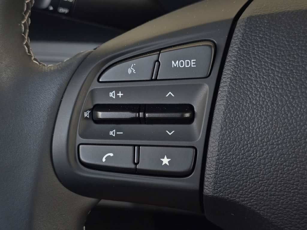 Used 2026 Hyundai Venue SEL FWD image 19