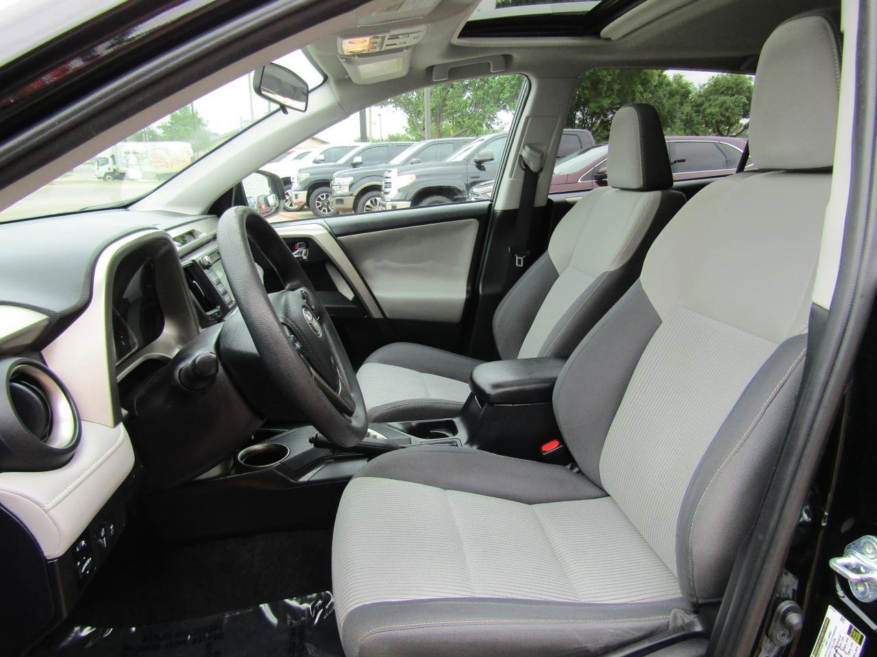 Used 2015 Toyota RAV4 XLE FWD image 9