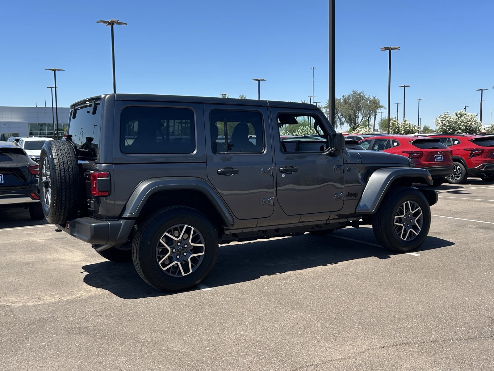 Used 2025 Jeep Wrangler Unlimited Sahara AWD/4WD image 5