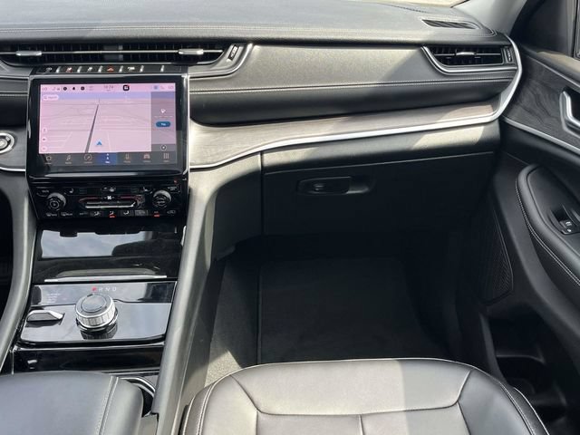 Used 2023 Jeep Grand Cherokee Limited AWD/4WD image 19