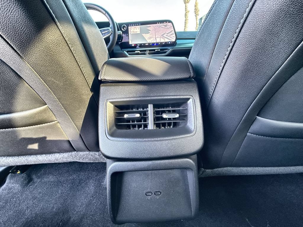 Used 2024 Chevrolet Equinox EV LT FWD image 20
