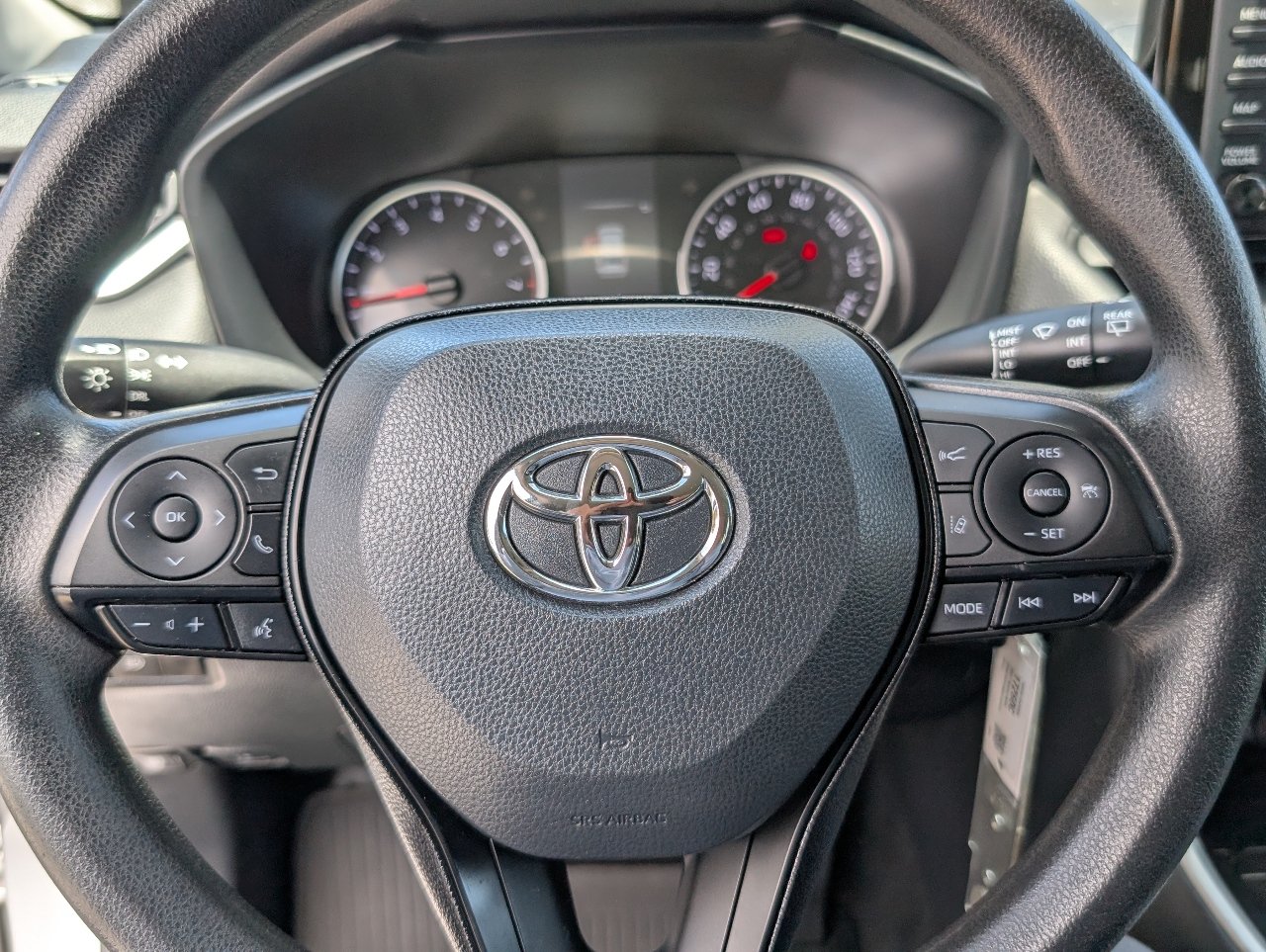 Used 2021 Toyota RAV4 LE FWD image 18