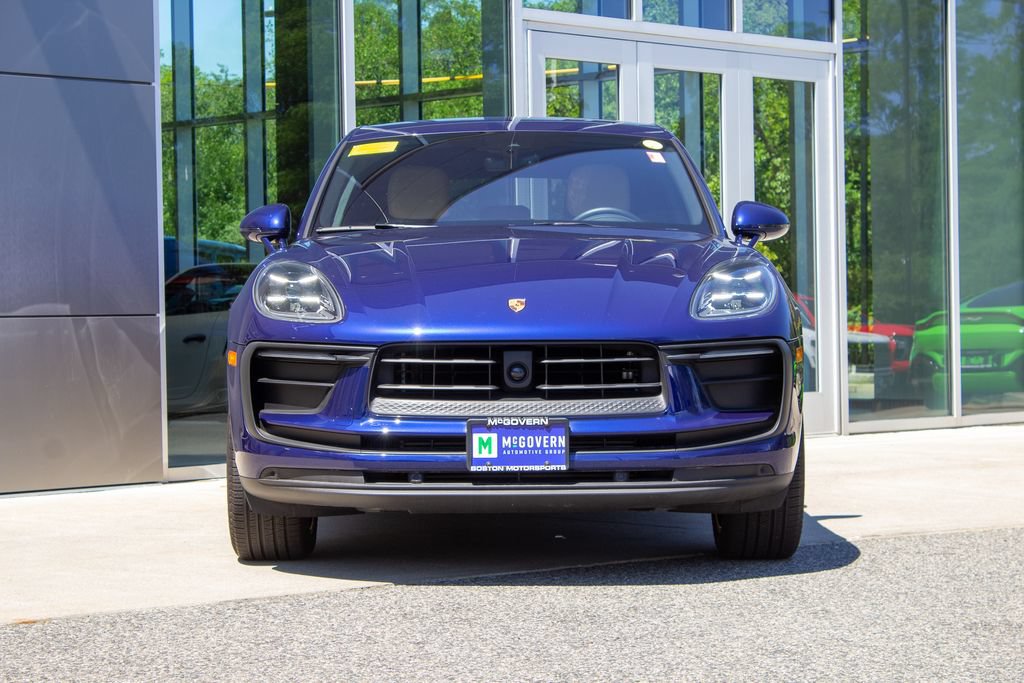 Used 2025 Porsche Macan AWD/4WD image 2