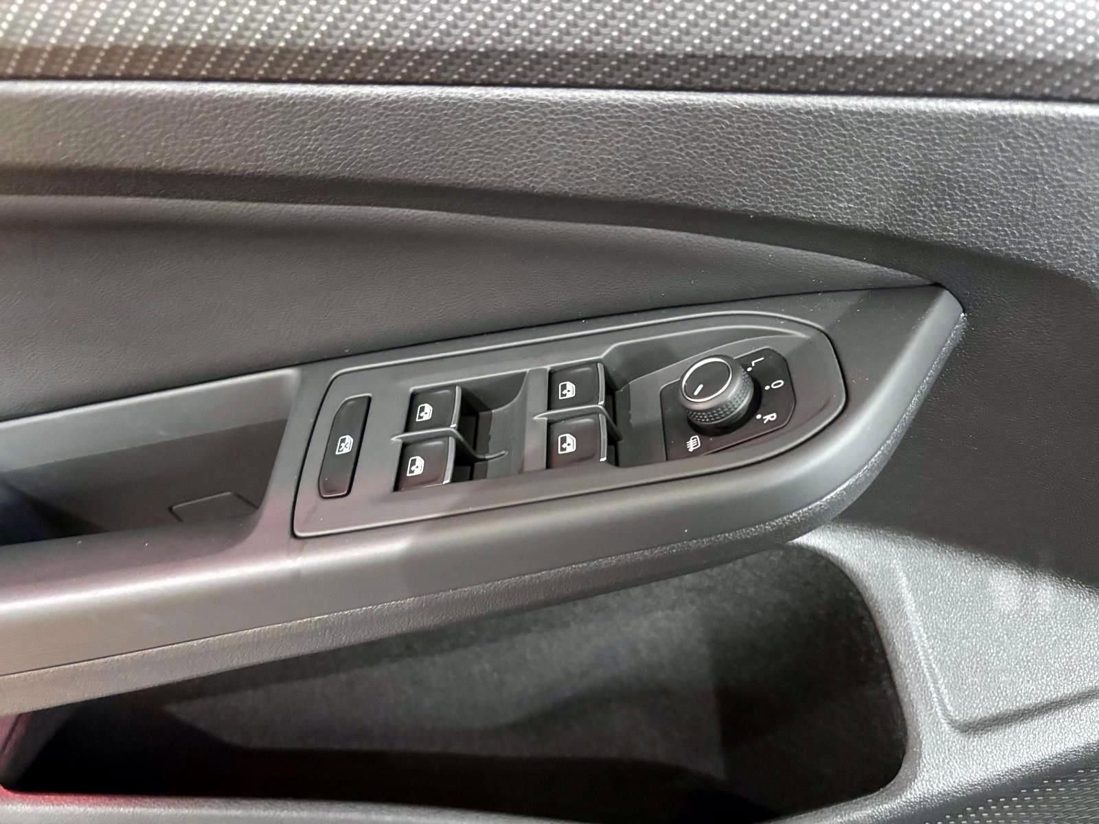 Used 2024 Volkswagen Golf R image 13