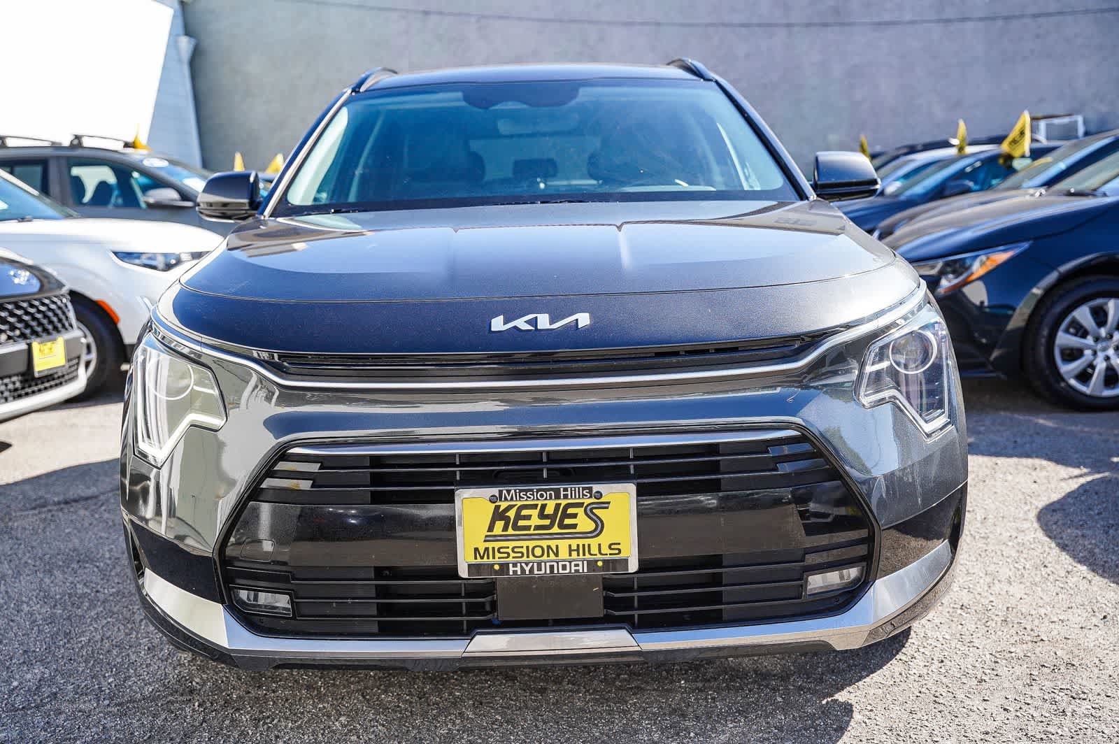 Used 2024 Kia Niro EX Touring image 2