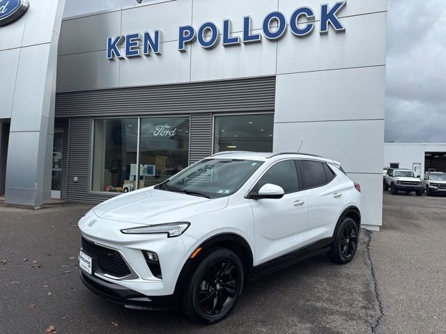 Used 2024 Buick Encore GX Sport Touring image 2