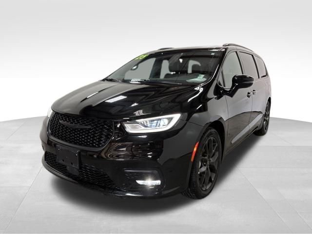 Used 2025 Chrysler Pacifica Limited image 3
