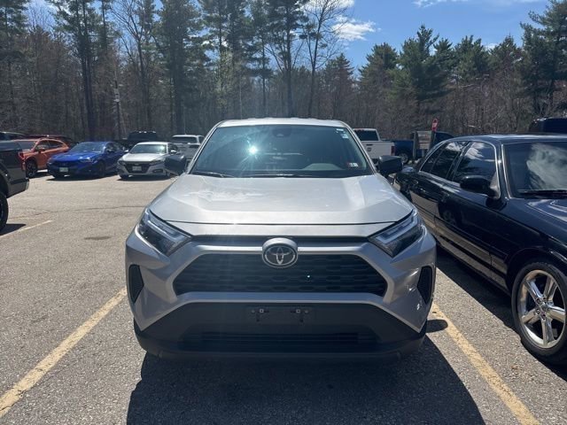 Used 2023 Toyota RAV4 LE AWD/4WD image 2
