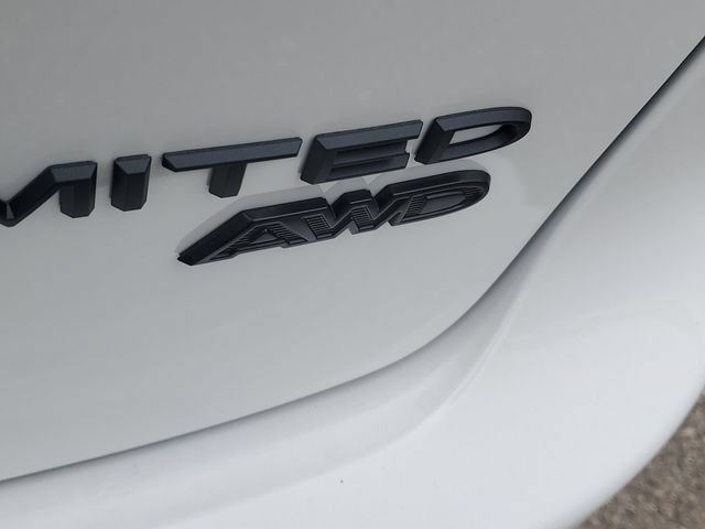 New 2027 Chrysler Pacifica Limited w/ Family Tech Group AWD/4WD image 6