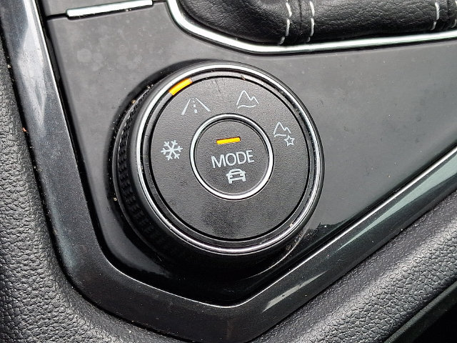 Certified 2023 Volkswagen Tiguan SE R-Line AWD/4WD image 25