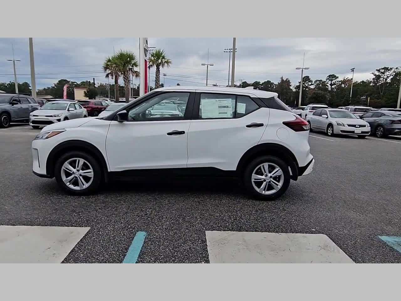 New 2025 Nissan Kicks Play S image 28