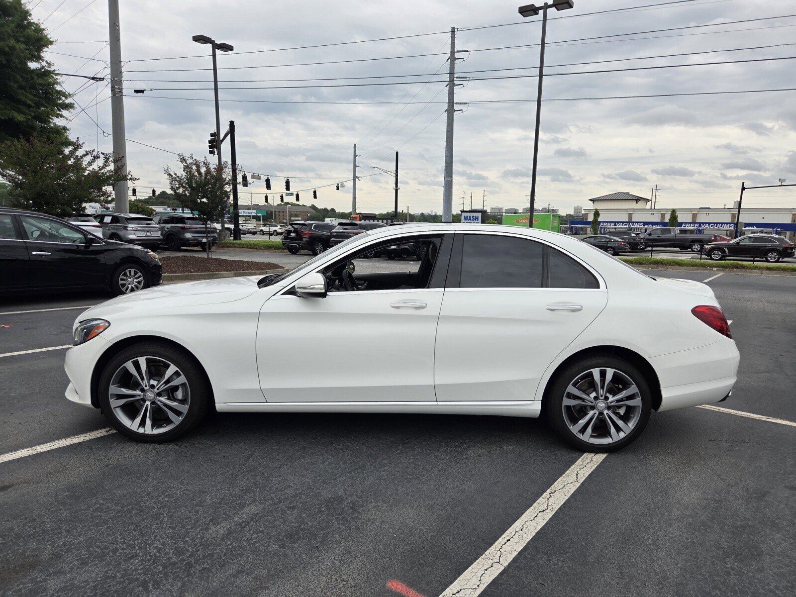 Used 2015 Mercedes-Benz C 300 4MATIC Sedan image 9