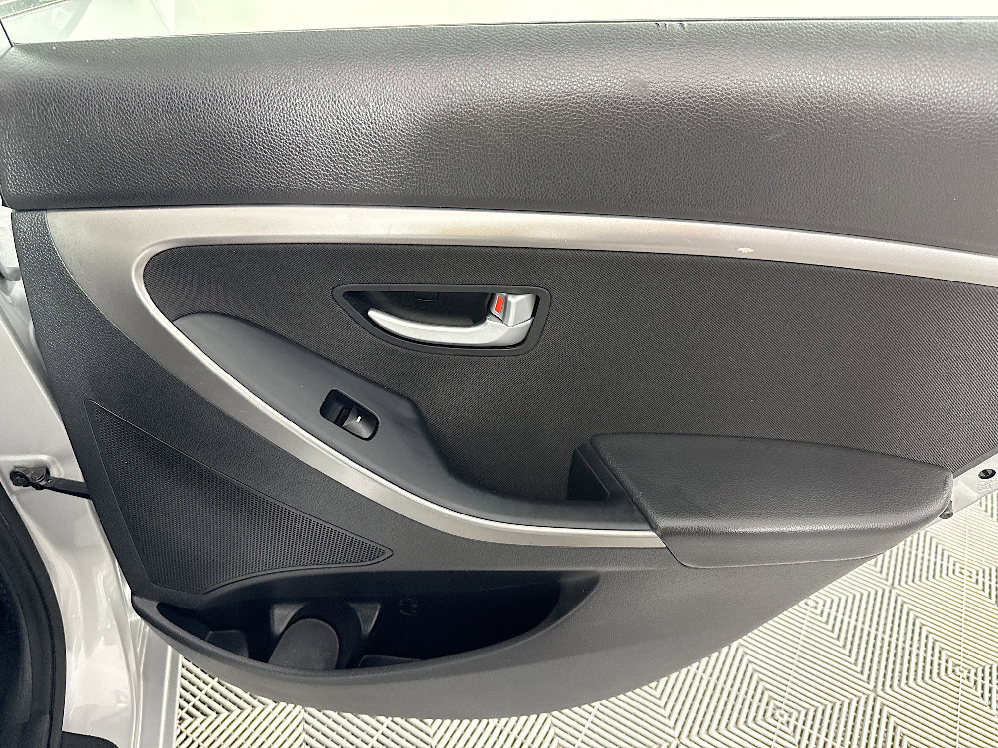 Used 2017 Hyundai Elantra GT image 25