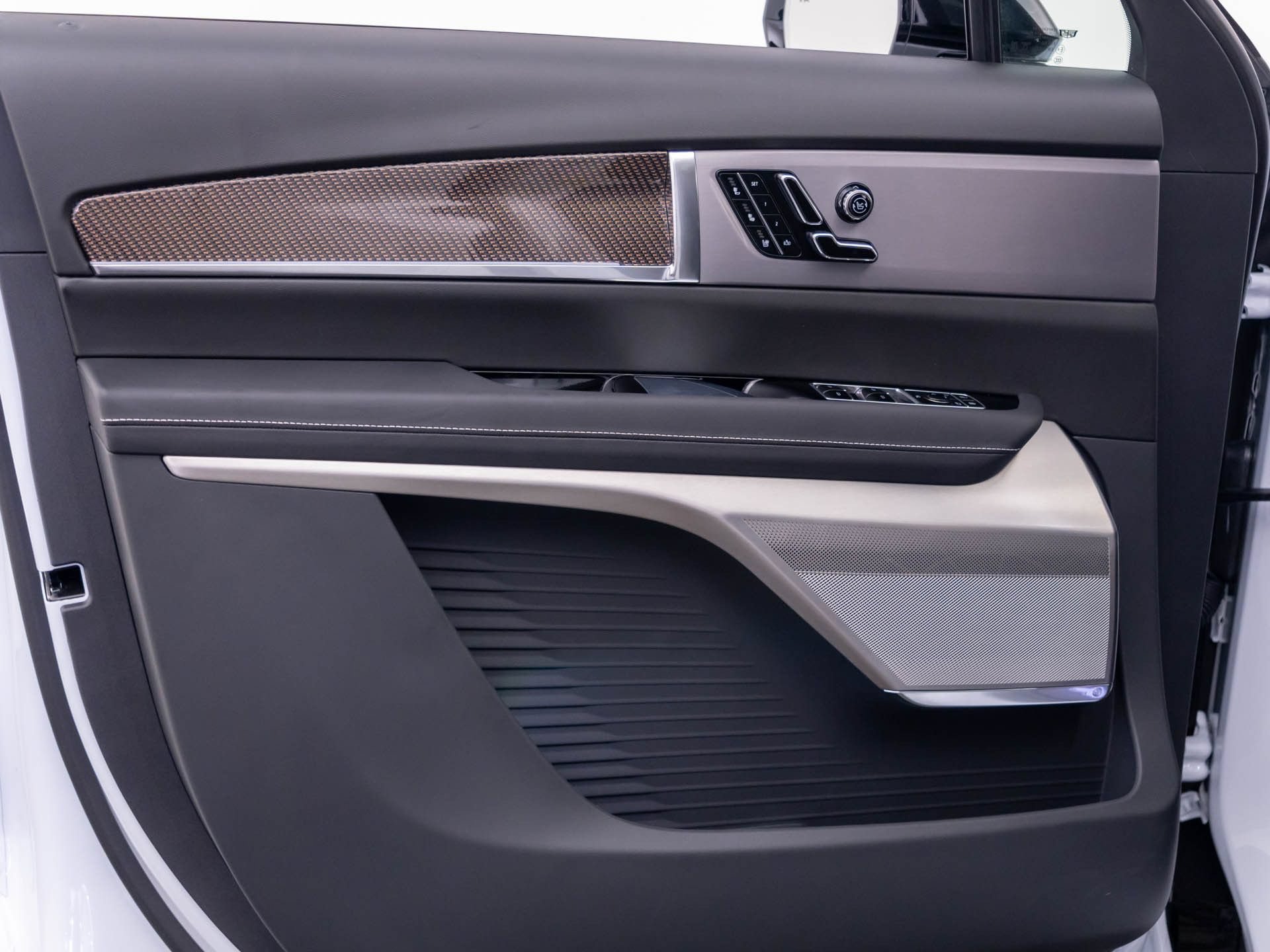 New 2027 Cadillac Vistiq Luxury w/ LPO, Floor Liner Package AWD/4WD image 13