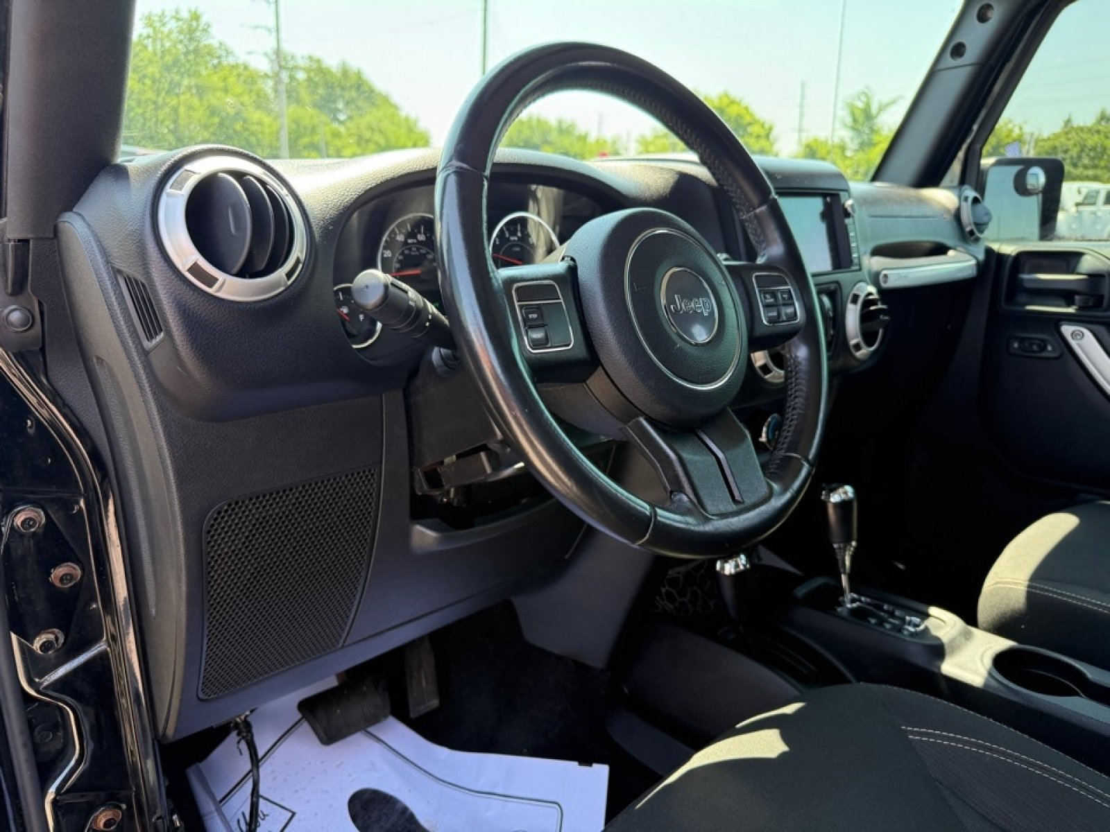Used 2016 Jeep Wrangler Unlimited Sahara w/ Dual Top Group AWD/4WD image 17