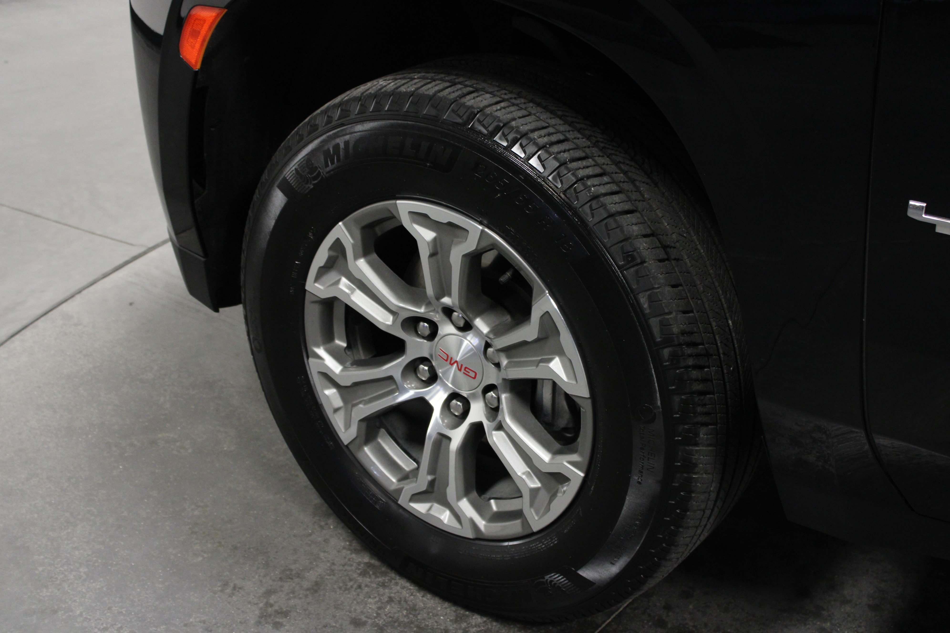 Used 2024 GMC Yukon XL SLE image 10