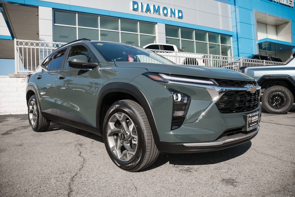 New 2026 Chevrolet Trax LT w/ Driver Confidence Package FWD image 1