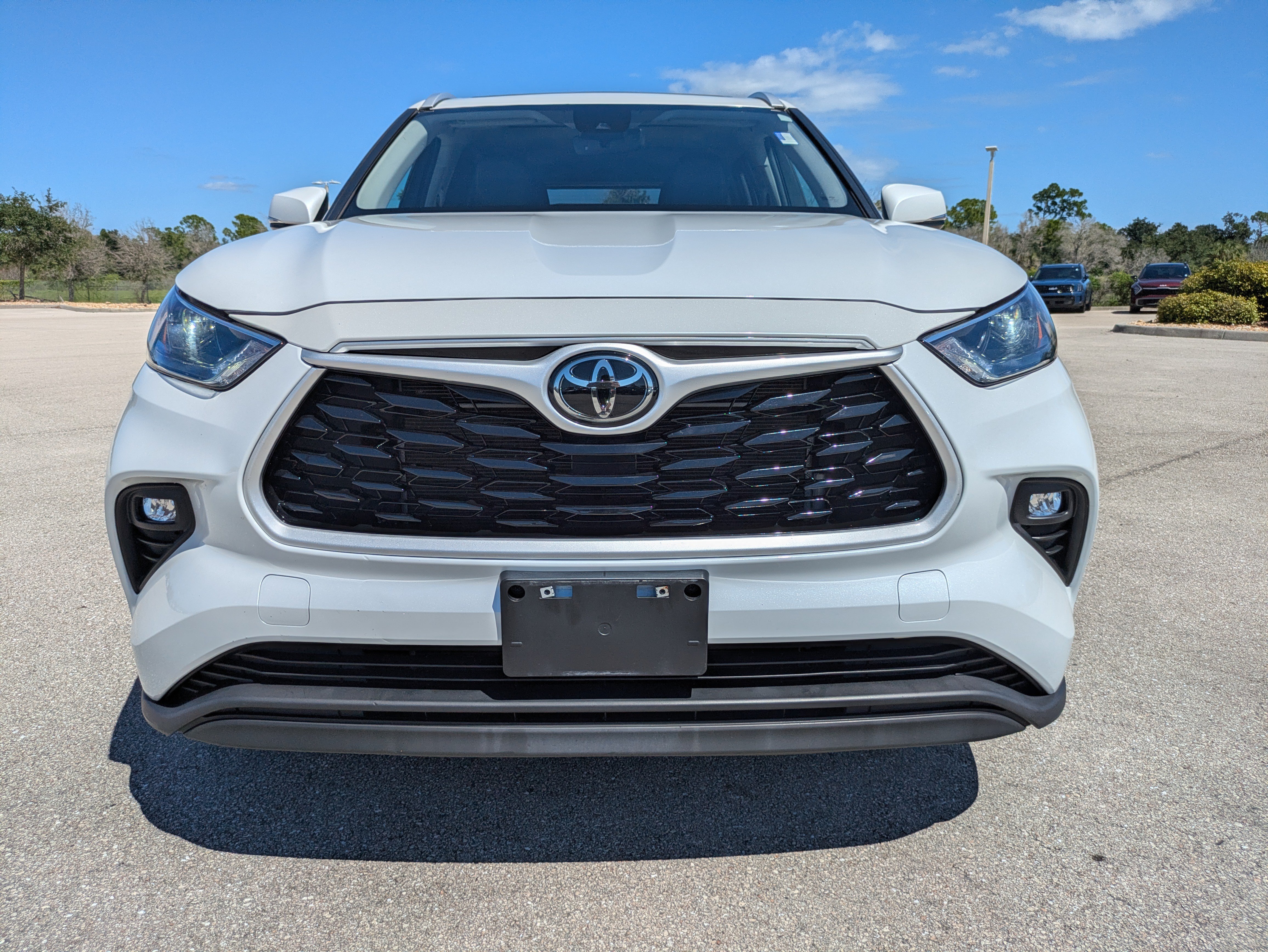 Used 2023 Toyota Highlander XLE AWD/4WD image 9