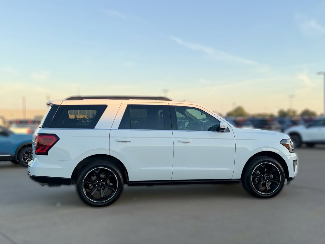 Used 2022 Ford Expedition Limited RWD image 5