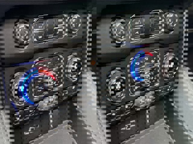 Used 2022 Chevrolet Tahoe LT w/ Luxury Package image 18