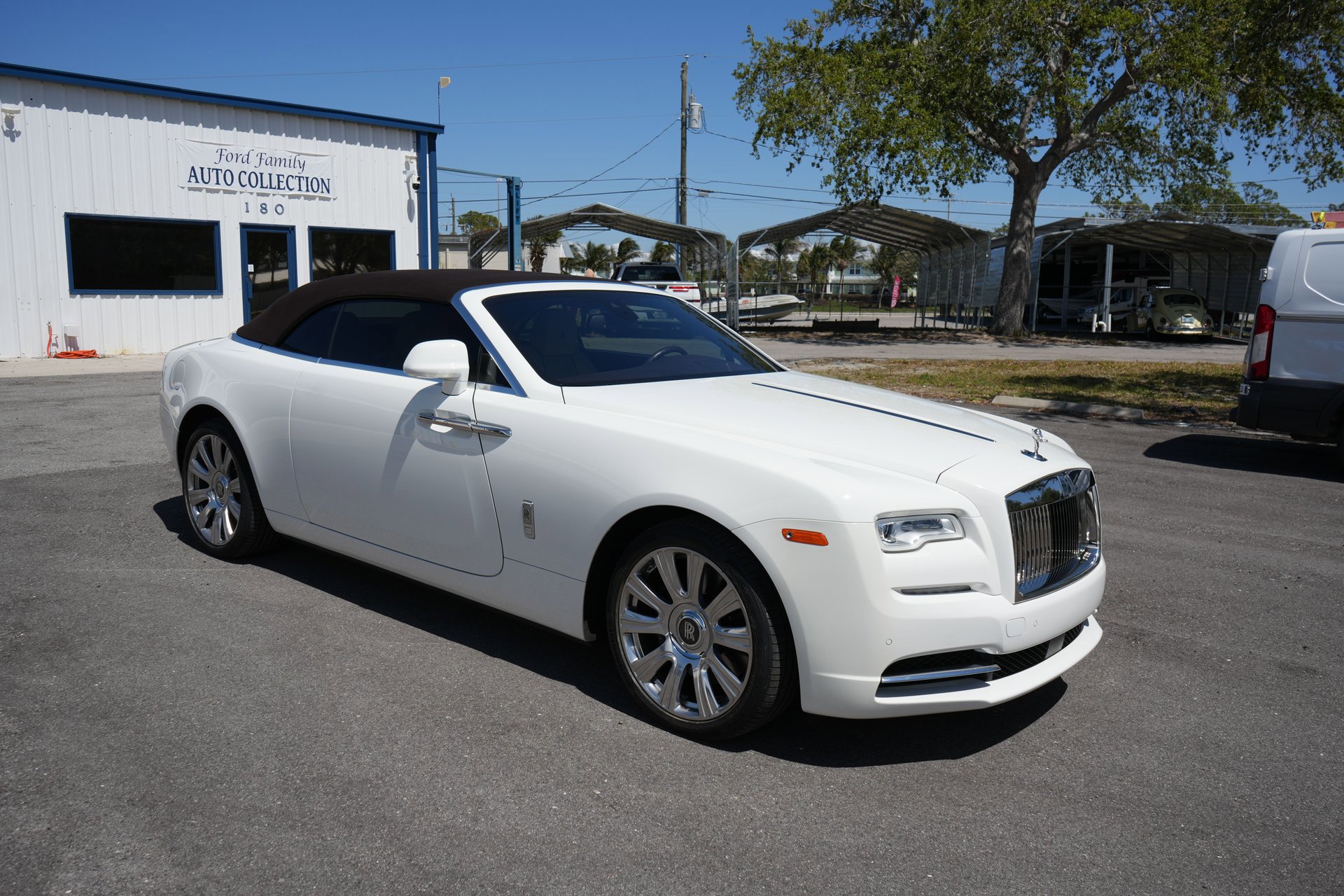 Used 2017 Rolls-Royce Dawn image 8