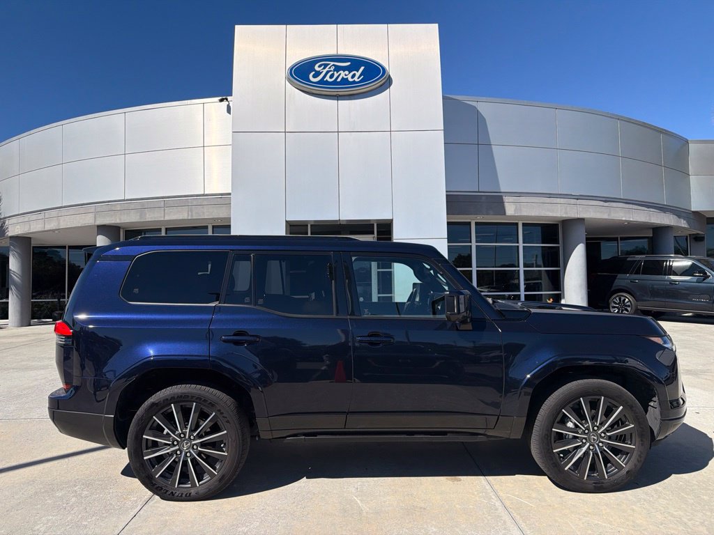 Used 2025 Lexus GX 550 w/ Accessory Package (2T) AWD/4WD image 2