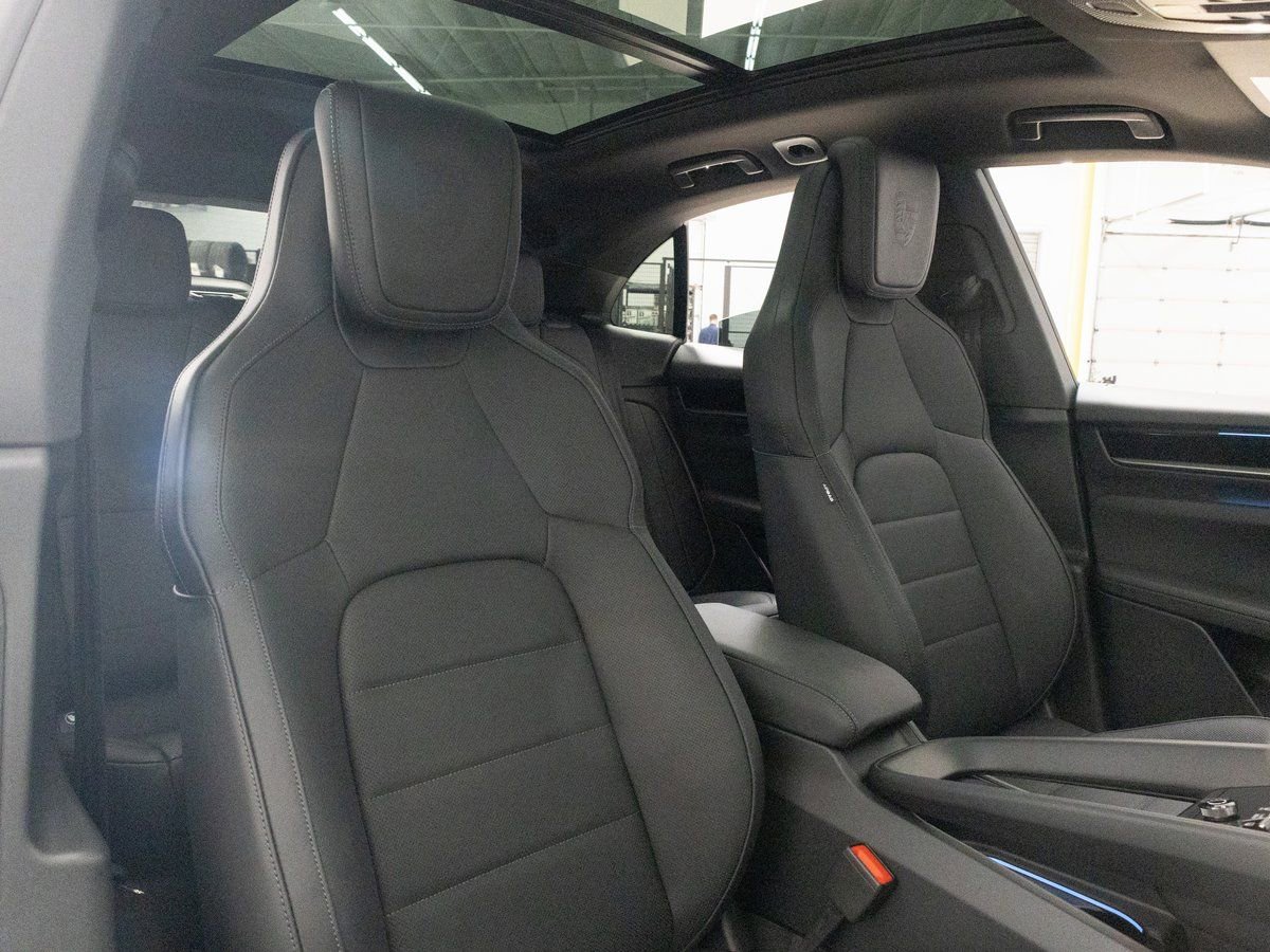 New 2025 Porsche Macan 4S Electric image 24