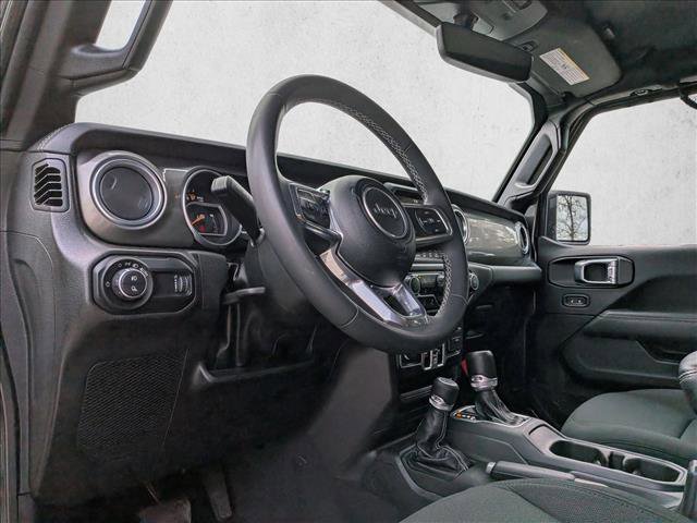 Used 2023 Jeep Gladiator Overland AWD/4WD image 10