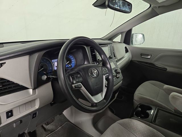 Used 2018 Toyota Sienna LE image 14