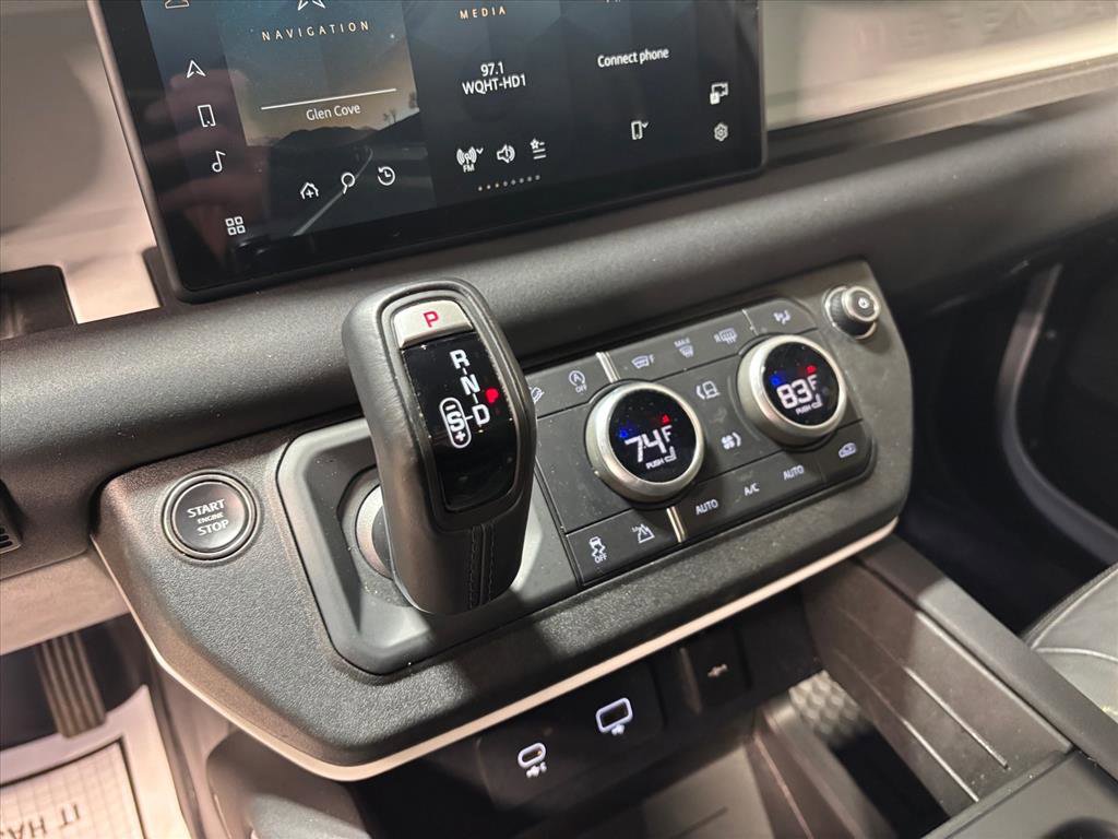 Used 2023 Land Rover Defender 110 SE image 13