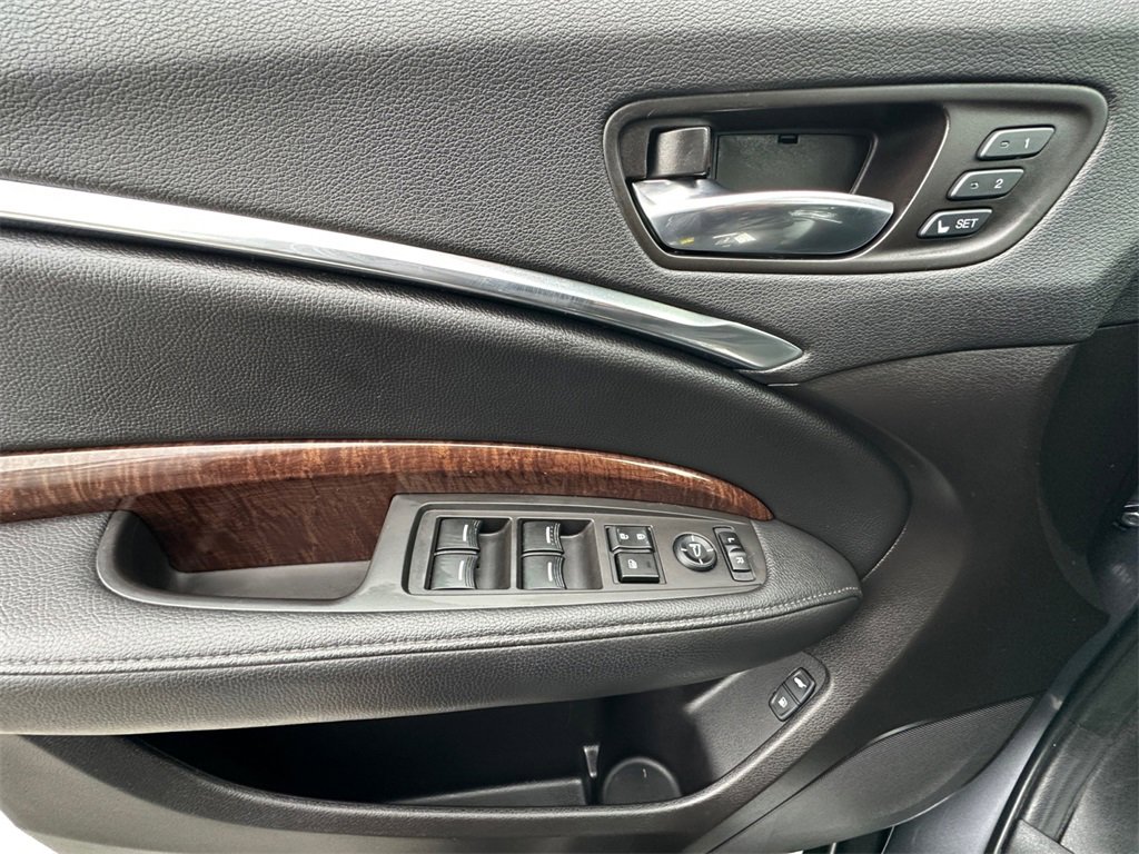 Used 2018 Acura MDX SH-AWD image 11