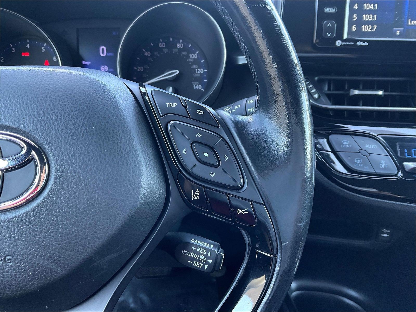 Used 2018 Toyota C-HR XLE FWD image 11