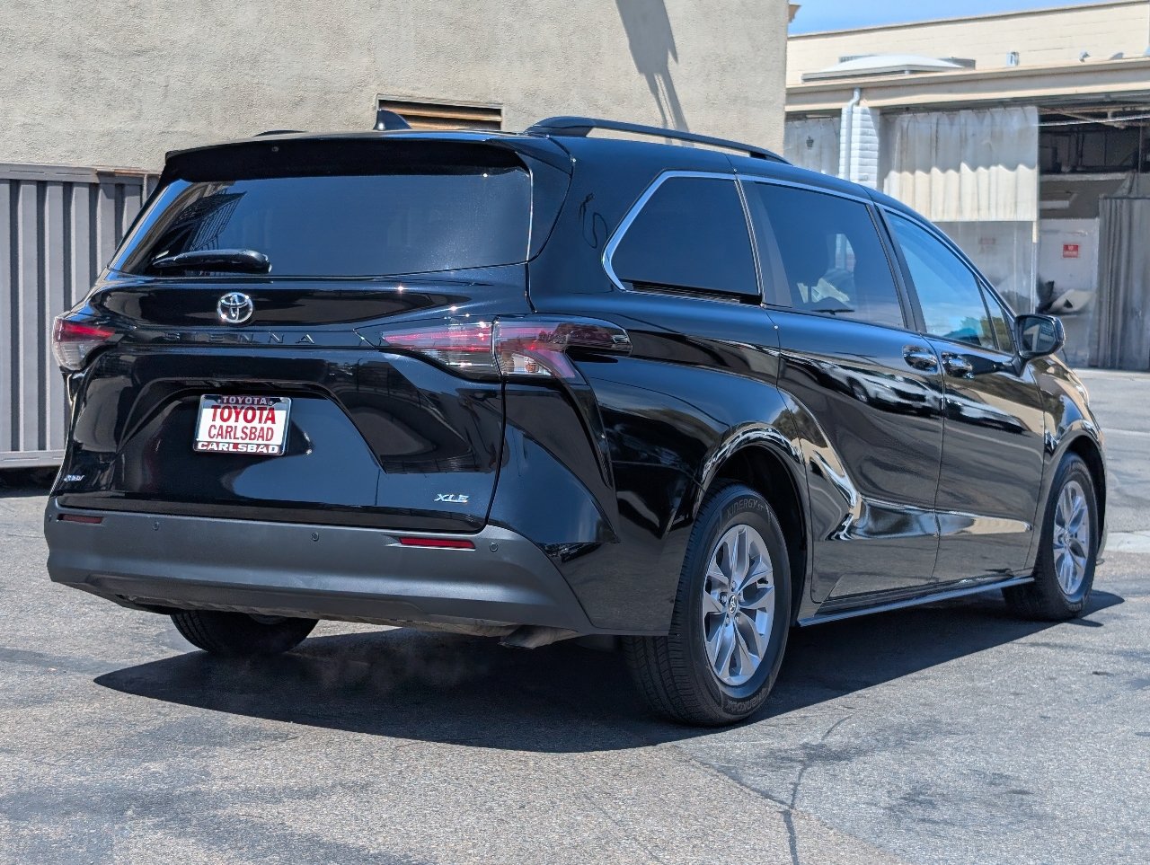Used 2026 Toyota Sienna XLE FWD image 14