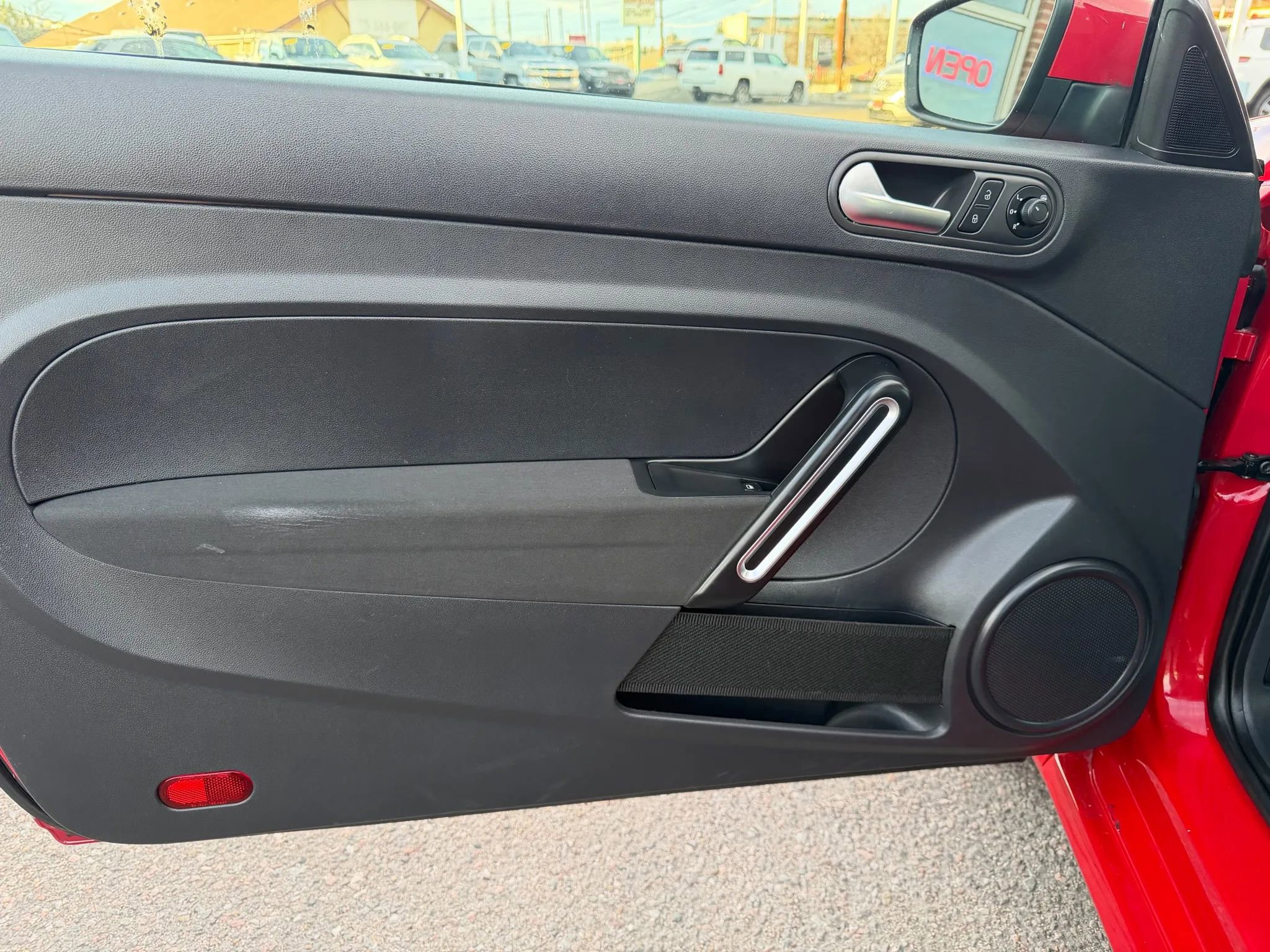 Used 2018 Volkswagen Beetle 2.0T S w/ Style & Comfort Package For S image 12