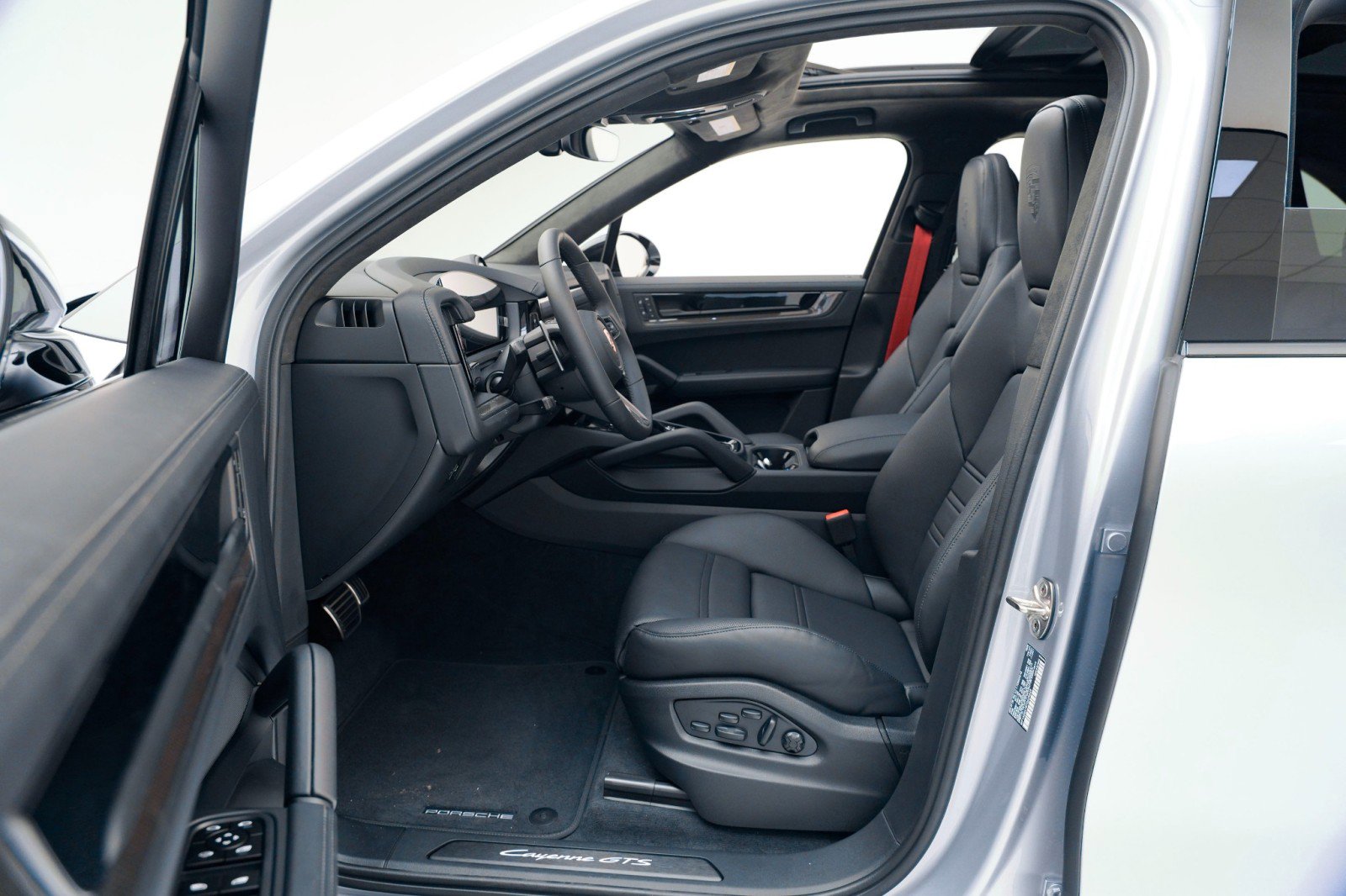New 2026 Porsche Cayenne GTS image 16