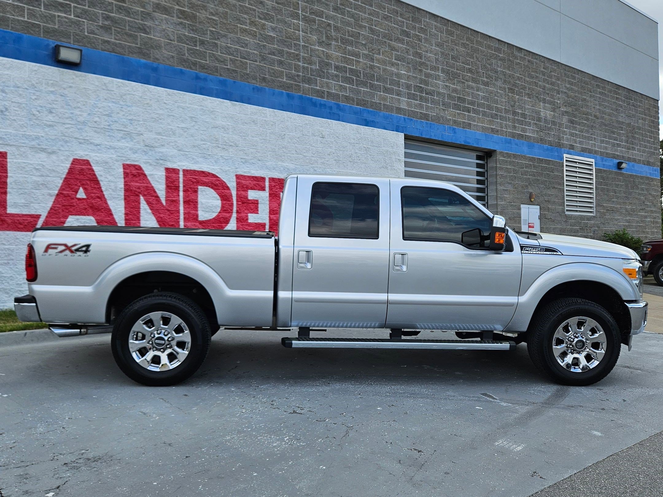 Used 2015 Ford F250 Lariat w/ Lariat Ultimate Package image 8