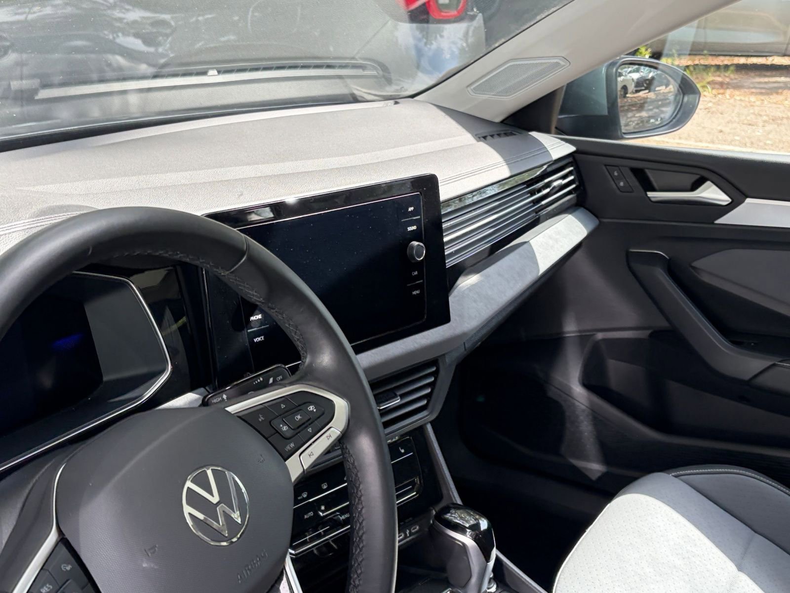 Used 2025 Volkswagen Jetta SE image 35