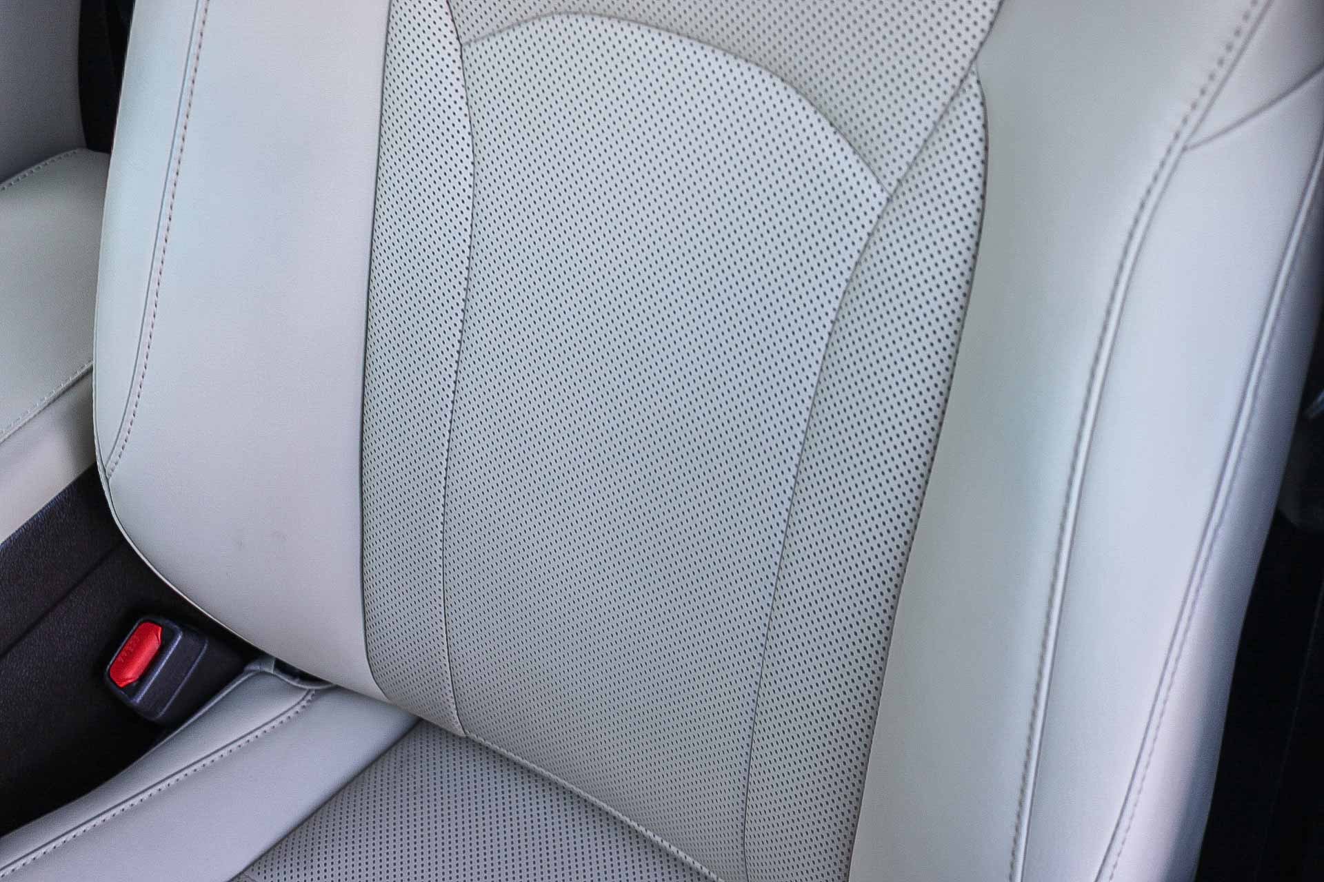 Used 2020 Lexus RX 450hL AWD w/ Premium Package image 23