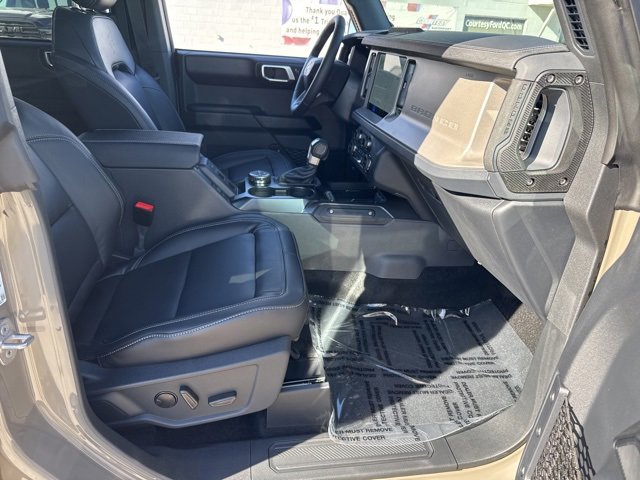 New 2025 Ford Bronco Outer Banks w/ Black Appearance Package image 34
