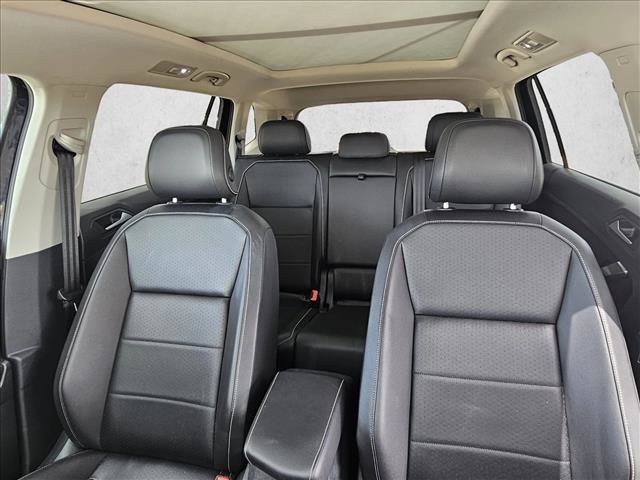 Used 2021 Volkswagen Tiguan SE w/ Panoramic Sunroof Package FWD image 12