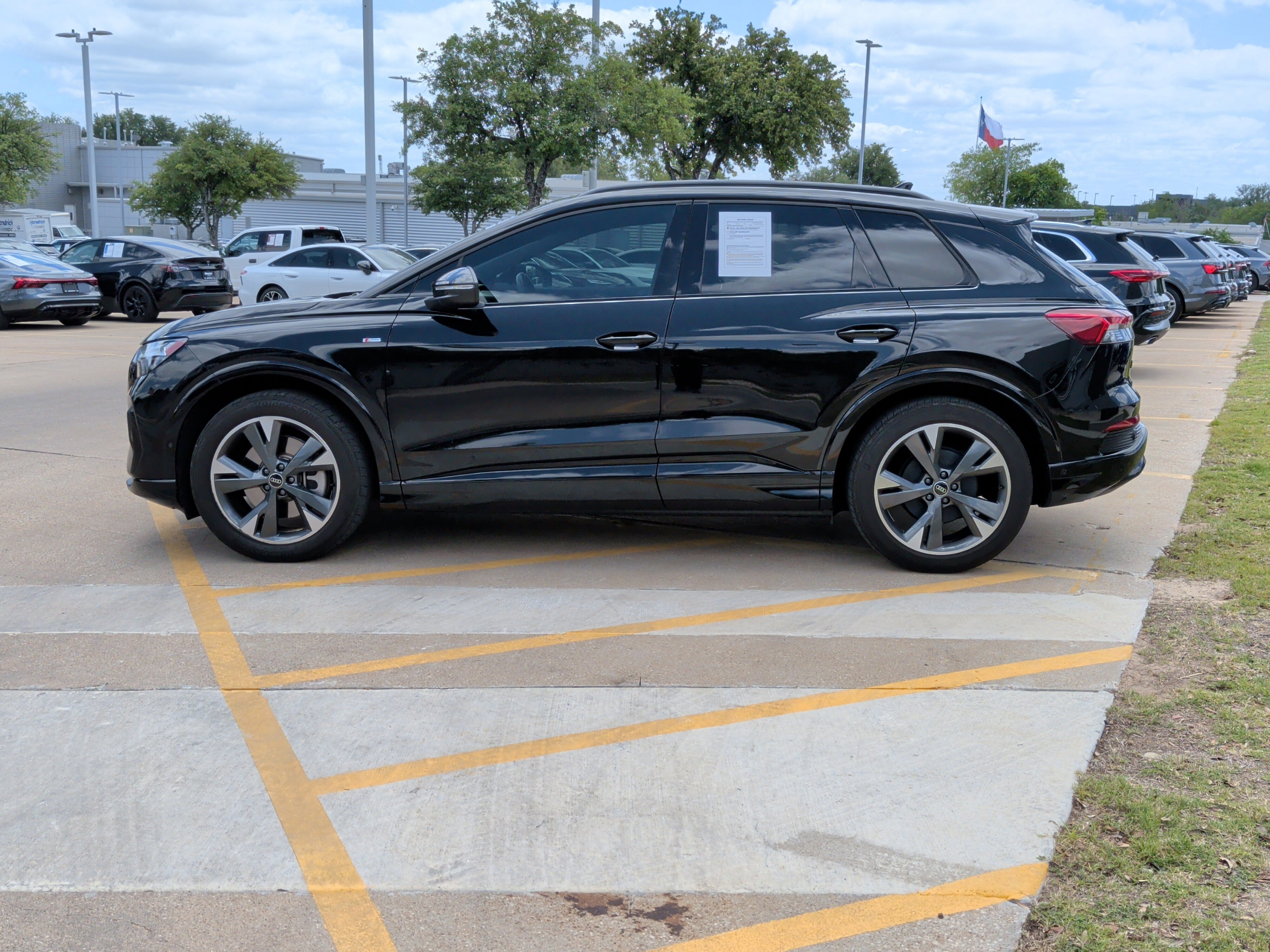 Used 2024 Audi Q4 e-tron Premium Plus w/ Premium Plus AWD/4WD image 7