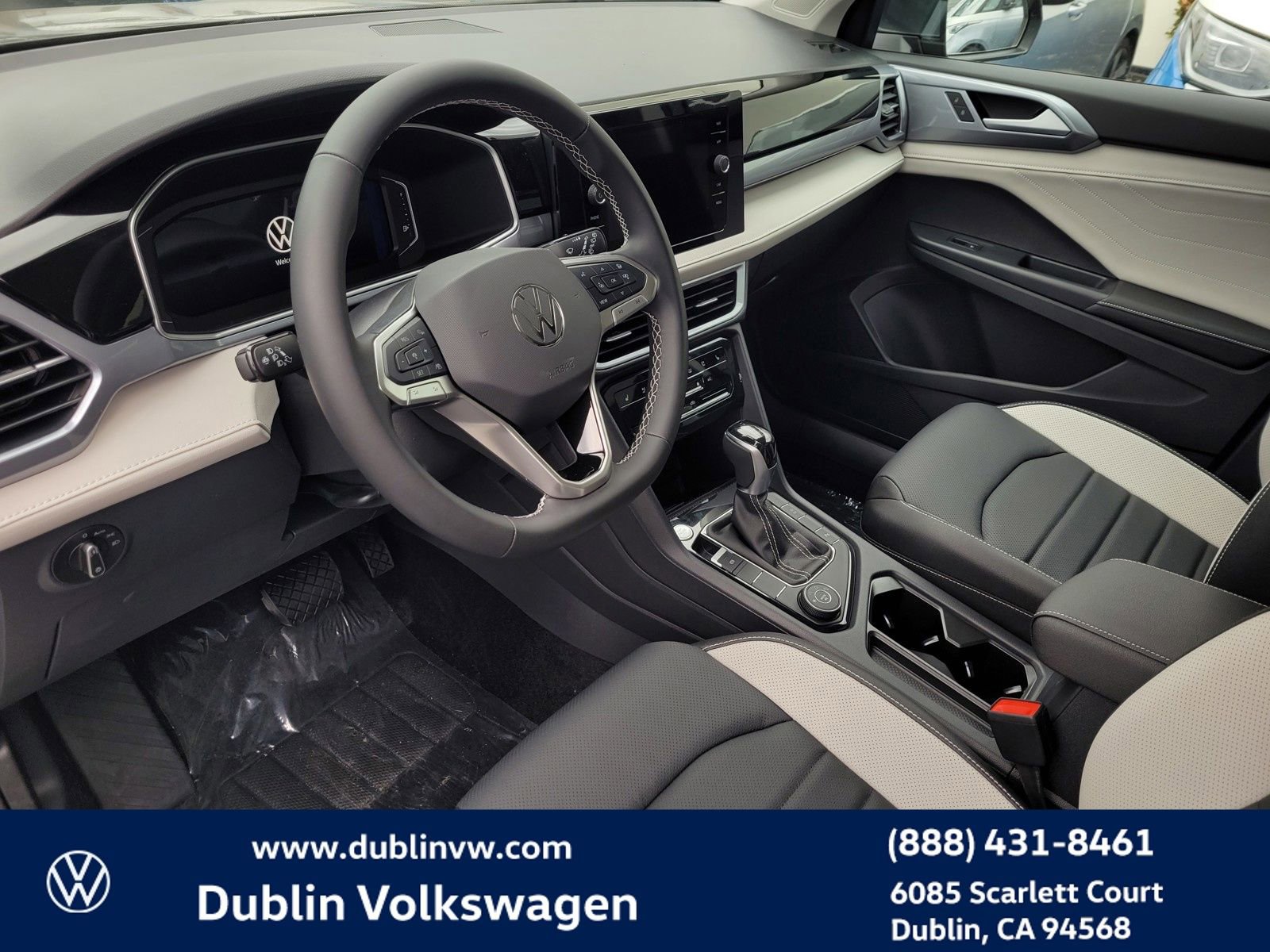 New 2025 Volkswagen Taos SEL image 9