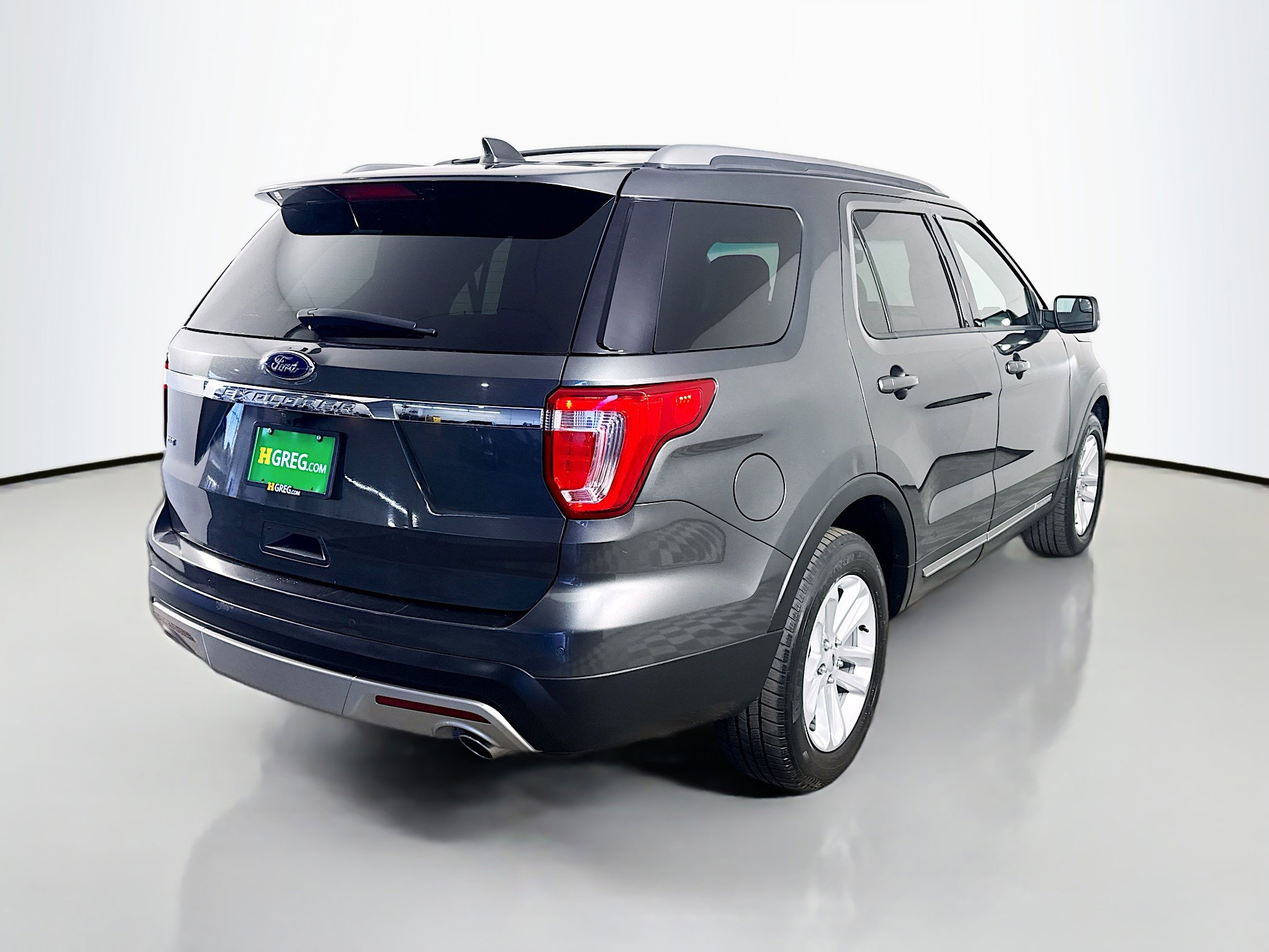 Used 2017 Ford Explorer XLT w/ Equipment Group 202A image 10