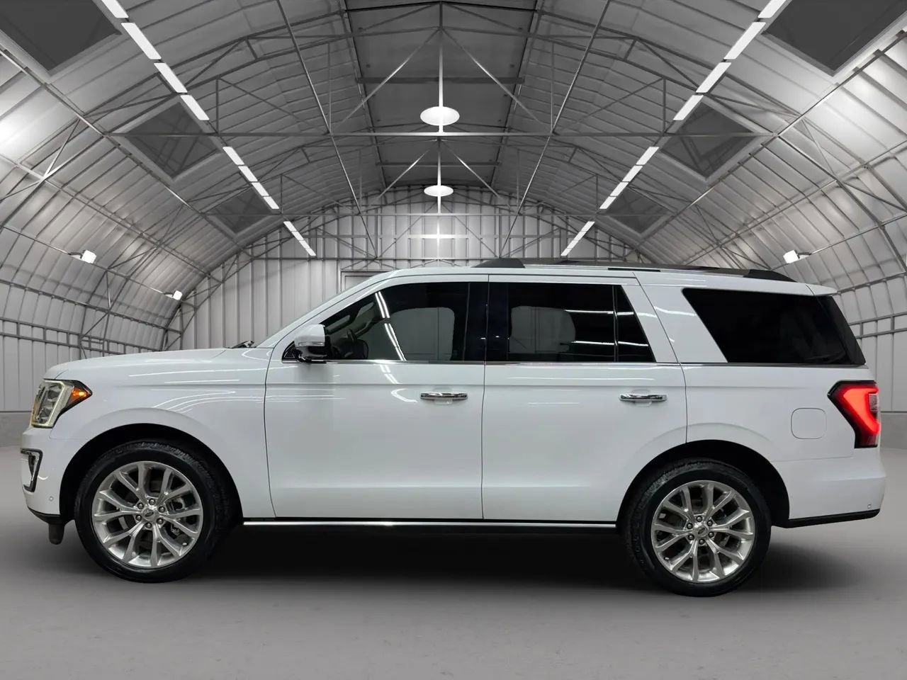 Used 2019 Ford Expedition Limited w/ Equipment Group 302A RWD image 2