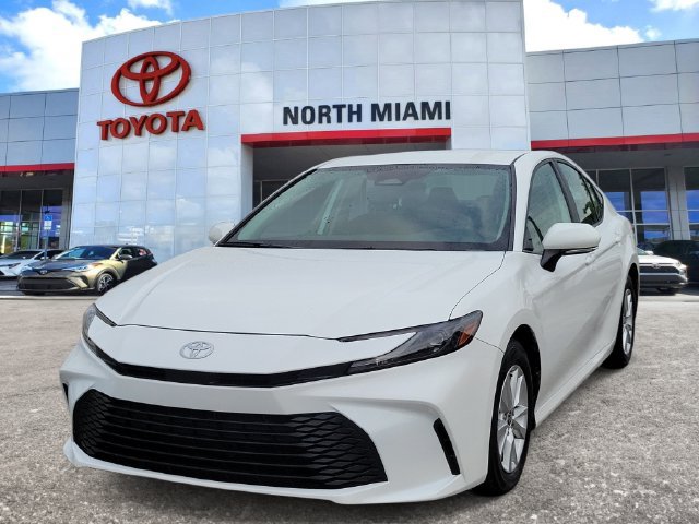 Used 2025 Toyota Camry LE FWD image 2