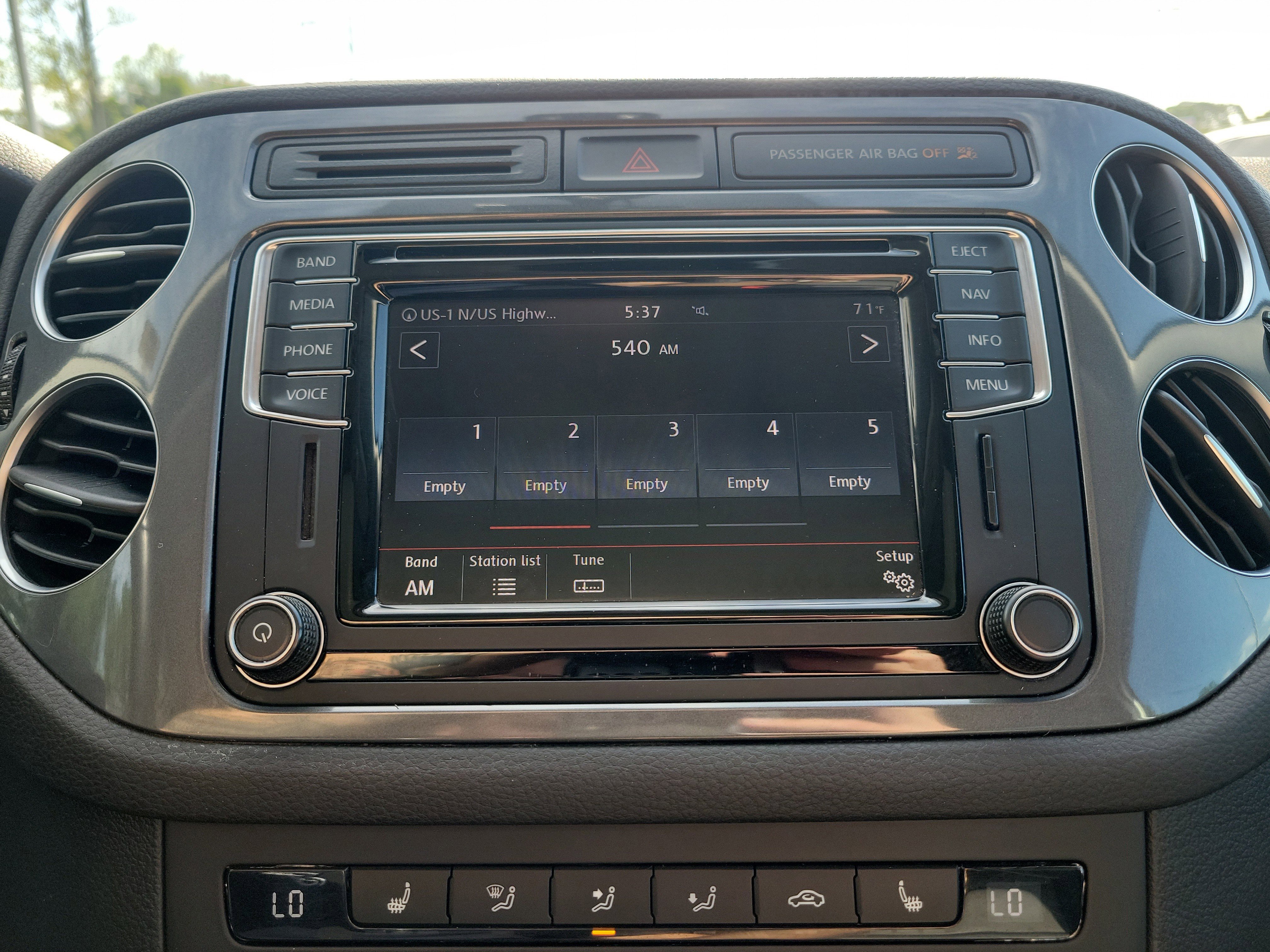 Used 2017 Volkswagen Tiguan SEL image 35