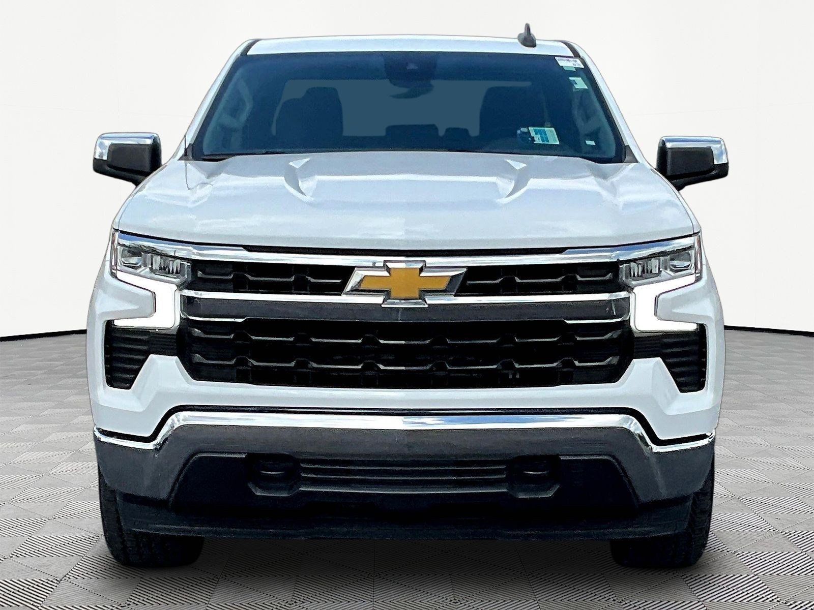 Used 2024 Chevrolet Silverado 1500 LT AWD/4WD image 2