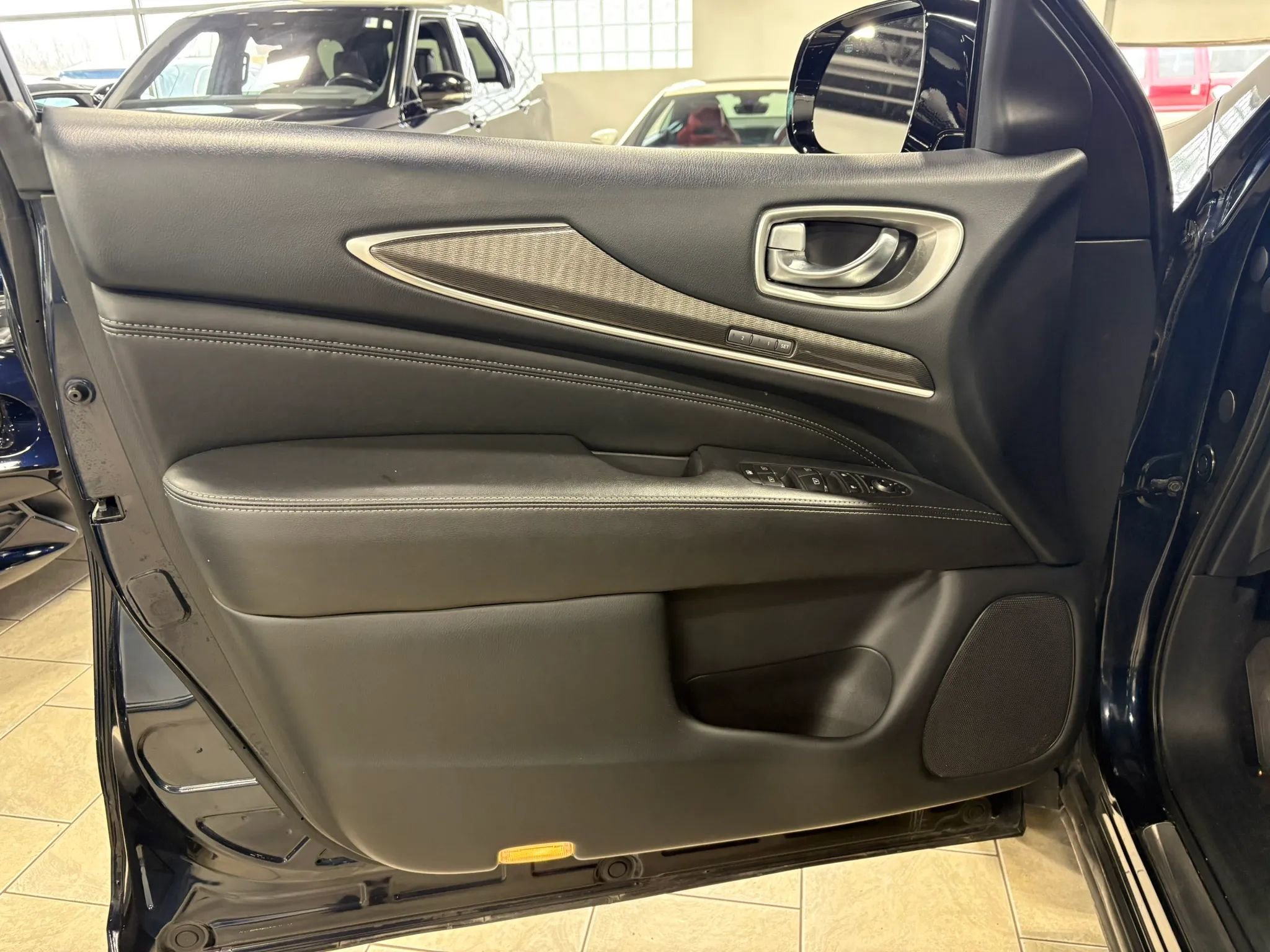 Used 2018 INFINITI QX60 AWD w/ Premium Plus Package image 38